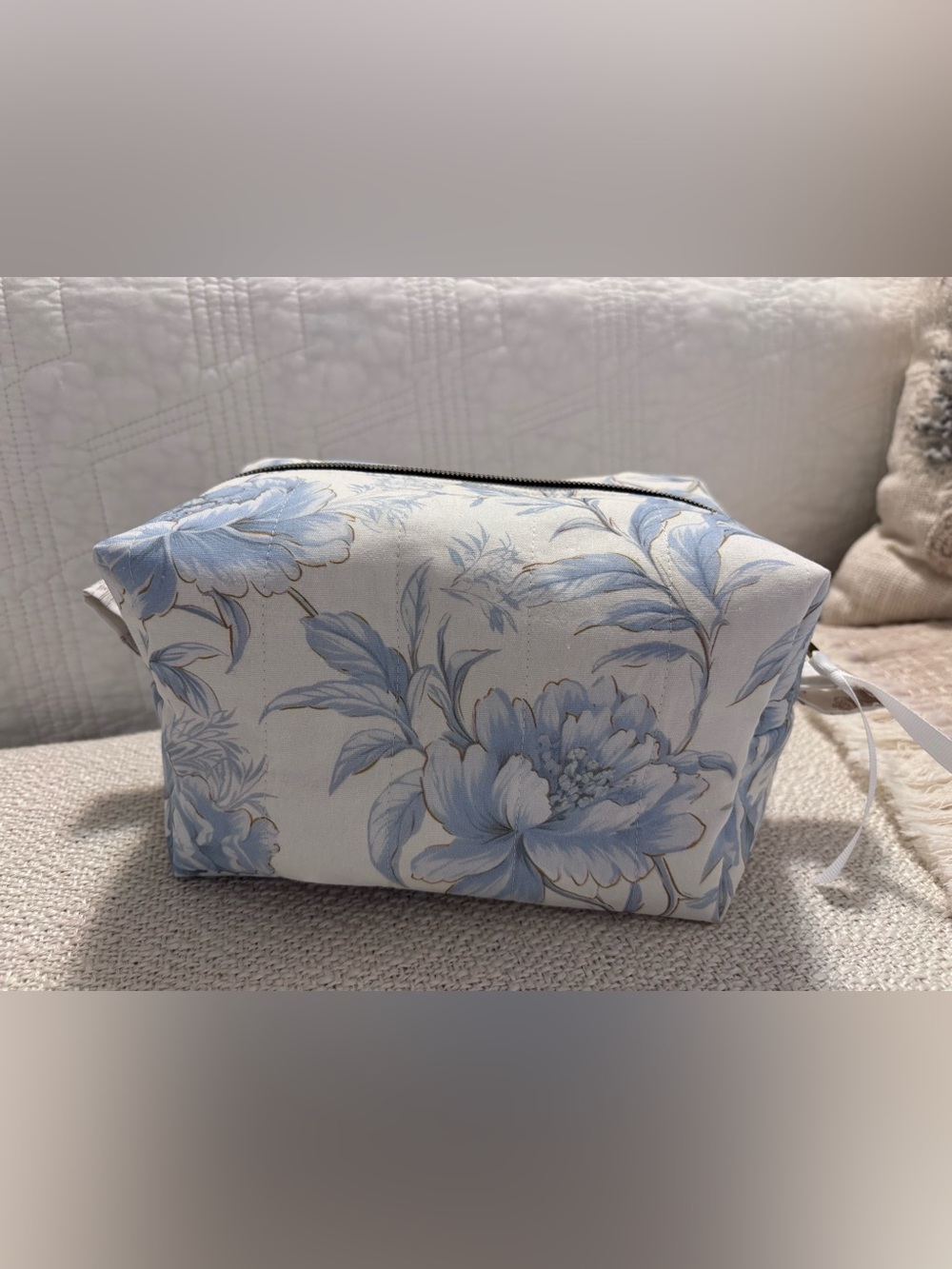NWT cosmetic bag romantic dusty blue & white floral zipper top lined